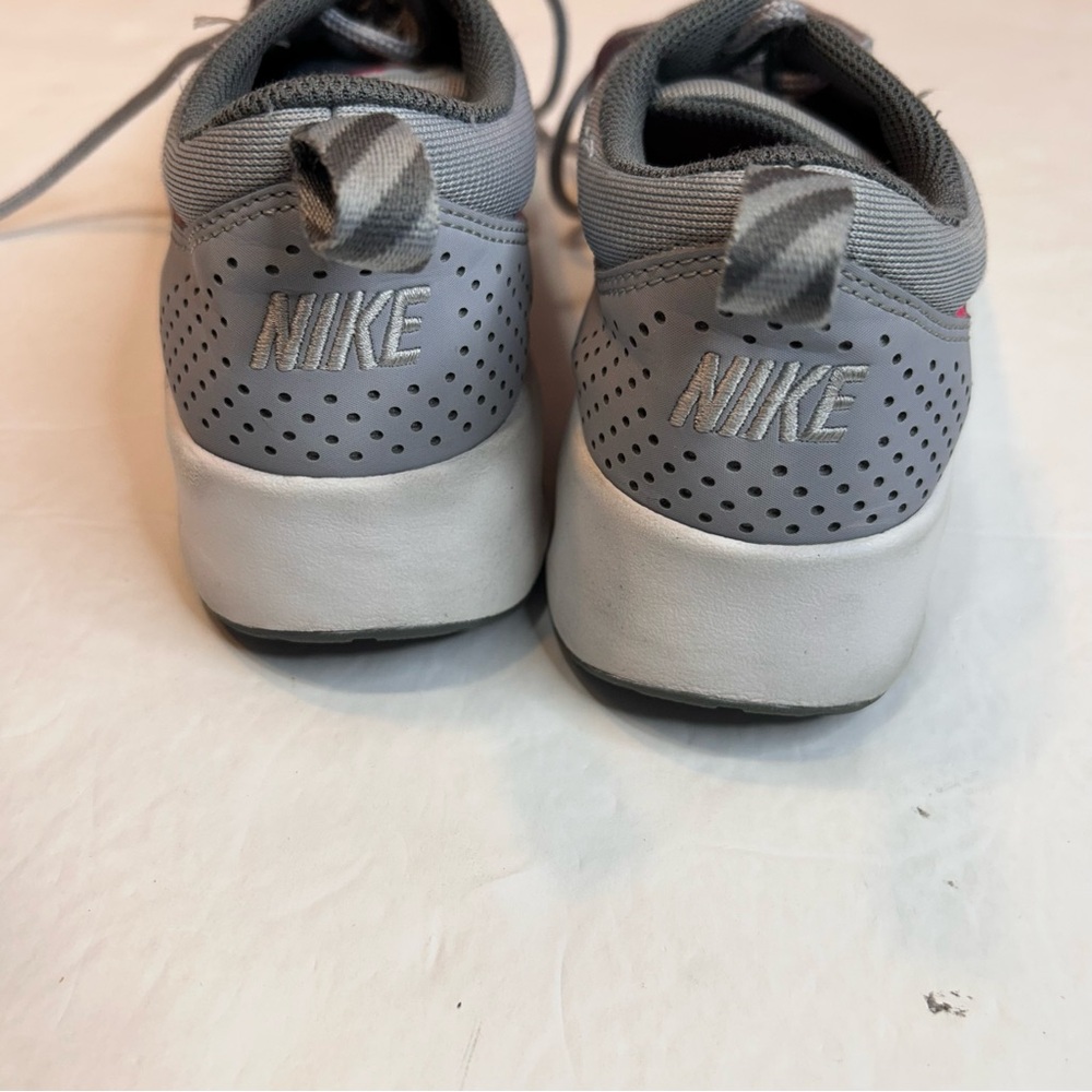 Nike Sneakers Air Max Thea Girls Youth Gray with Vibrant Pink Accents Size 5Y - Picture 6 of 9